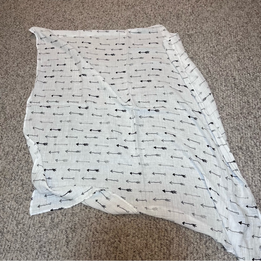 Little Unicorn Cotton Muslin Swaddle Blanket 46x48 Large Arrow Print Boho White - Picture 3 of 9